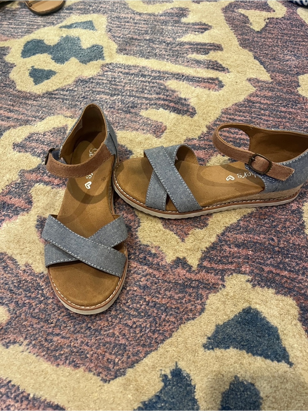 Skechers Girls' Gray and Brown Cross-Strap Ankle Sandals
